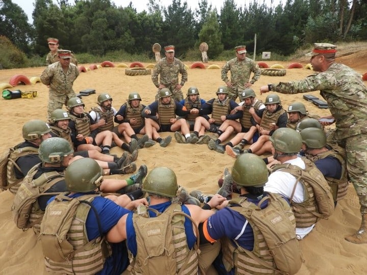 uno-de-los-rivales-de-los-pumas-se-preparo-en-un-cuartel-militar-para-llegar-afinado-al-mundial-de-francia