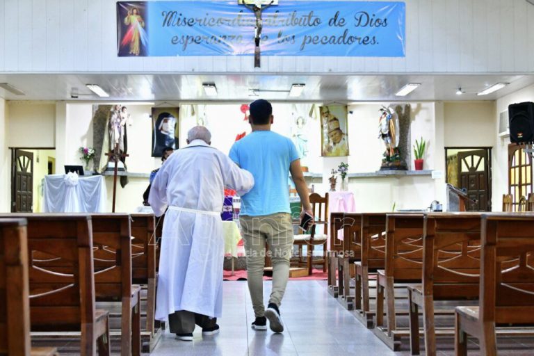 la-comunidad-formosena-agradecio-69-anos-de-vida-sacerdotal-de-fray-salvador-gurrieri