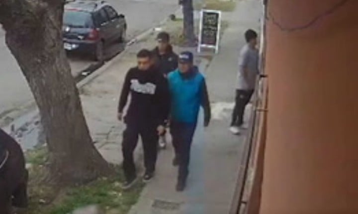 crimen-del-cirujano:-se-entrego-otro-adolescente,-ya-hay-dos-detenidos-y-buscan-al-ultimo-sospechoso-que-aparece-en-el-video-del-crimen