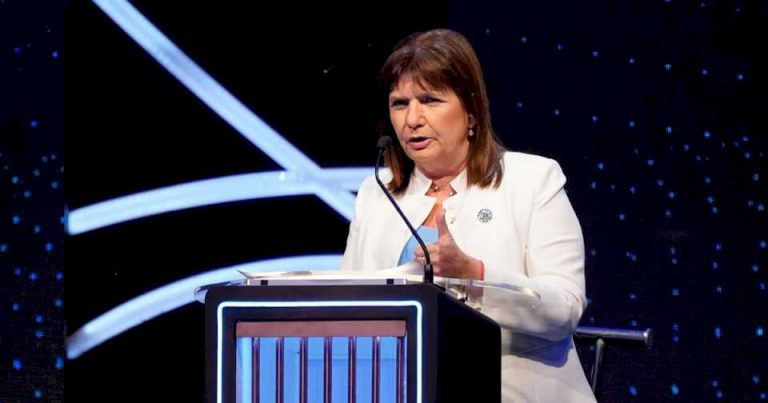 el-duro-mensaje-de-patricia-bullrich-por-la-fuerte-suba-del-dolar-blue:-«el-piromano-de-massa-nos-esta-llevando-a-la-hiperinflacion»