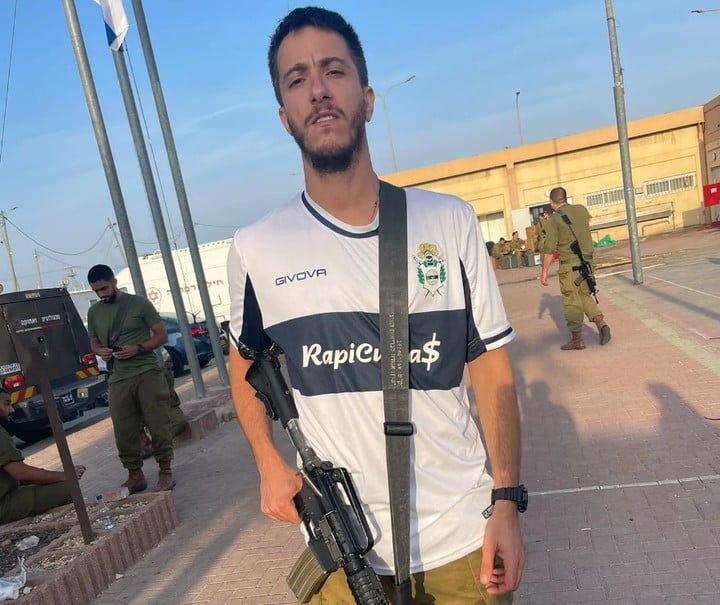 «no-tengo-miedo,-la-victoria-sera-para-israel»:-el-soldado-argentino-que-combate-con-la-camiseta-y-el-mate