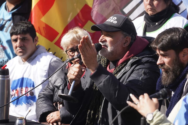 los-piqueteros-anuncian-un-corte-y-acampe-en-la-9-de-julio-para-el-miercoles-y-le-meten-presion-al-gobierno-a-dias-de-las-elecciones