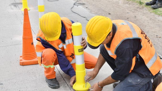 el-municipio-instalo-dispositivos-de-senalizacion-en-la-extension-de-la-avenida-laureano-maradona