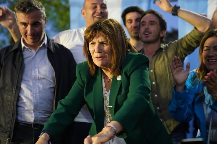 em-la-tierra-de-martin-insaurralde,-patricia-bullrich-cerro-la-campana-con-criticas-a-la-corrupcion-y-a-las-«ideas-peligrosas»-de-javier-milei