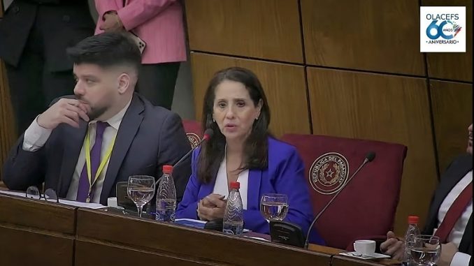 la-auditora-de-la-rosa-expuso-en-foro-sobre-poder-legislativo-y-organismos-de-control