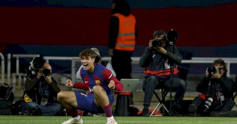 debuto-y-en-la-primera-pelota-que-toco-metio-un-gol:-el-increible-record-de-marc-guiu,-la-nueva-joya-de-17-anos-del-barcelona