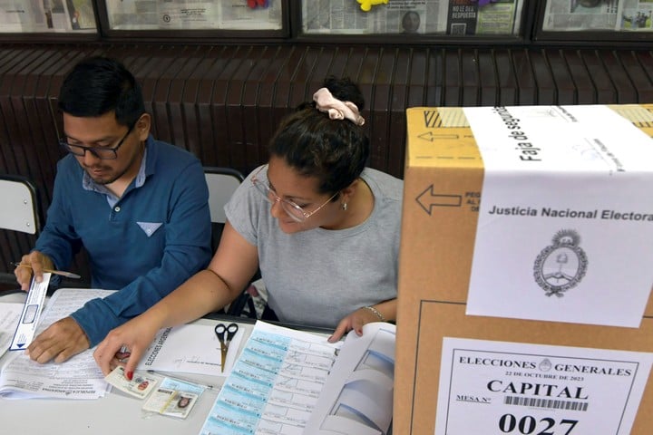 quienes-son-los-candidatos-mas-buscados-y-que-preguntas-hacen-los-usuarios-en-google,-tras-el-cierre-de-urnas