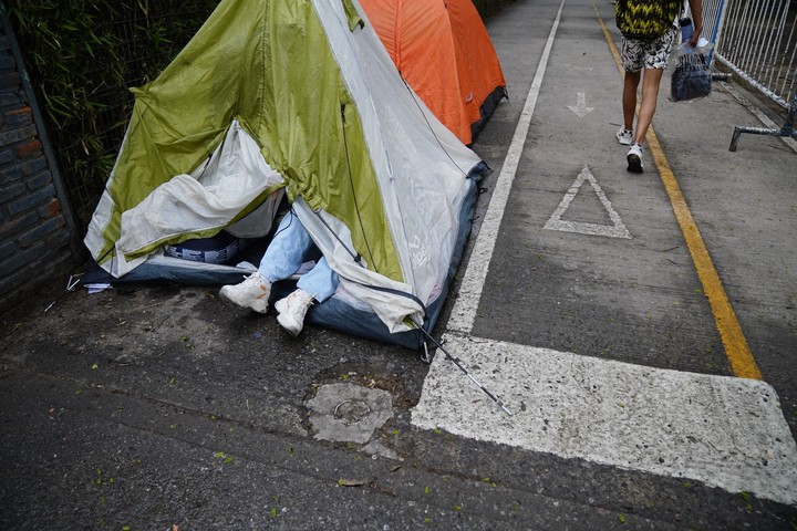 camping-fanatico-en-river-y-una-previa-con-euforia:-en-las-carpas-de-las-fans-de-taylor-swift-ya-se-vive-el-show