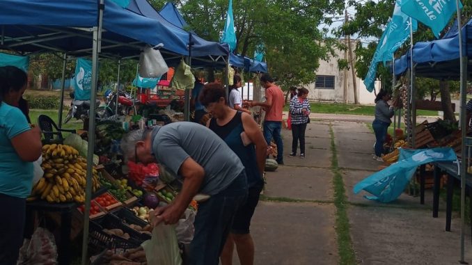 el-mercado-en-tu-ciudad-llego-con-ofertas-de-frutas,-verduras-y-artesanias-al-barrio-itati-i