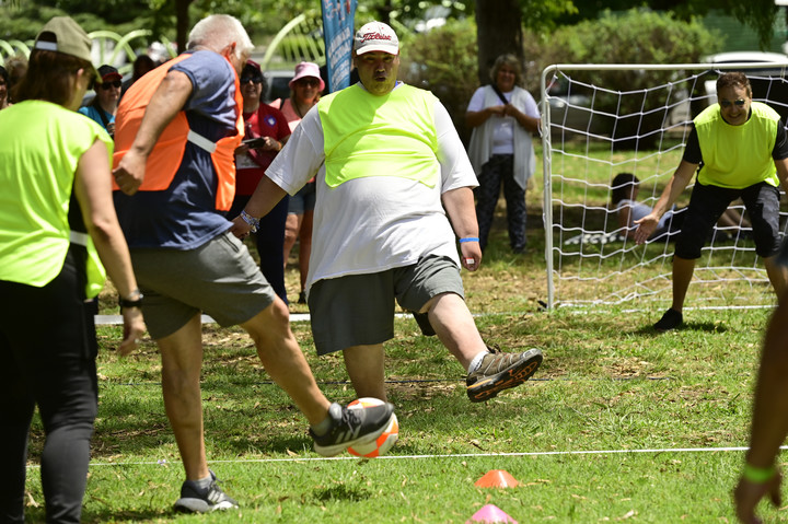 futbol-caminando:-el-nuevo-deporte-inclusivo-que-inventaron-para-las-personas-con-sobrepeso-y-obesidad