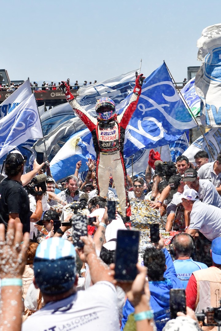 mariano-werner-lo-hizo-de-nuevo:-en-san-juan-se-consagro-campeon-del-turismo-carretera-por-tercera-vez-en-su-carrera