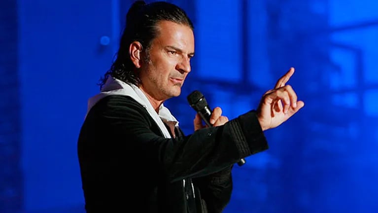 fue-al-recital-de-ricardo-arjona-y-se-hizo-viral-por-un-detalle-que-mostro-en-la-previa-del-show