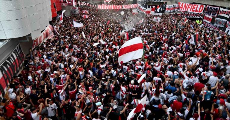 river-es-pura-fe-en-la-previa-a-la-revancha-con-mineiro:-mas-de-30-mil-hinchas-armaron-un-impresionante-banderazo-en-apoyo-al-equipo-de-gallardo