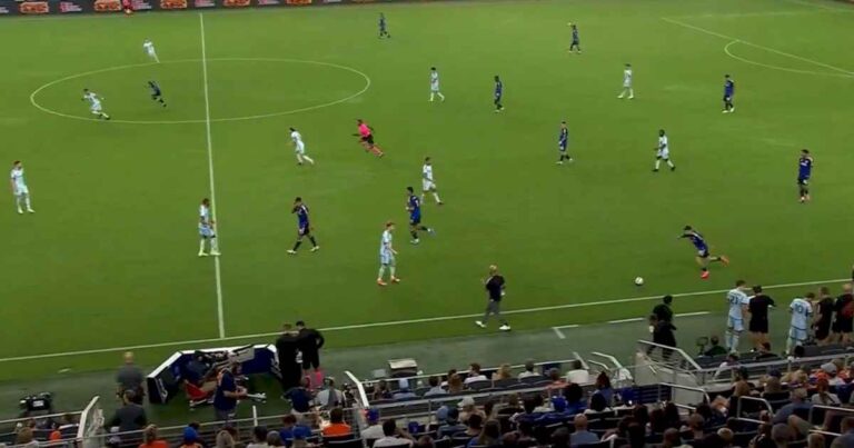 la-mls-eligio-al-mejor-gol-de-2024-y-el-premio-quedo-para-un-zurdo-argentino-que-no-es-lionel-messi:-pateo-desde-73-metros-e-hizo-historia