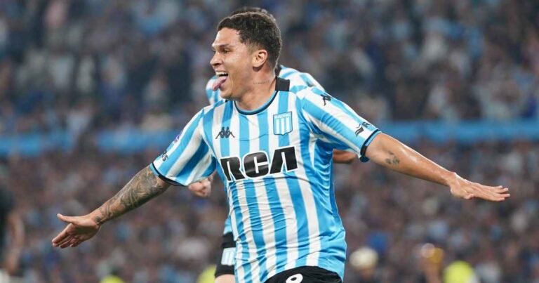 juan-fernando-quintero,-el-titiritero-de-racing-que-aparecio-cuando-mas-se-lo-necesitaba-para-llevarlo-a-la-final-de-la-copa-sudamericana