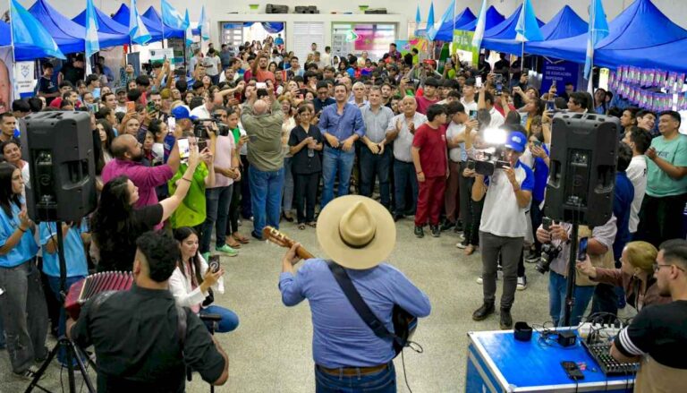 el-gobierno-desembarco-en-las-lomitas-con-el-programa-acompanarte