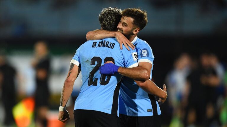 Uruguay le ganó a Colombia en un final de locos y también lo festejó Argentina