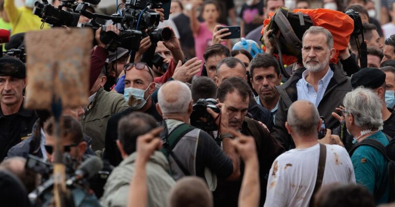 Medios europeos reflejan la tensión de la visita de los reyes a la zona cero de la dana