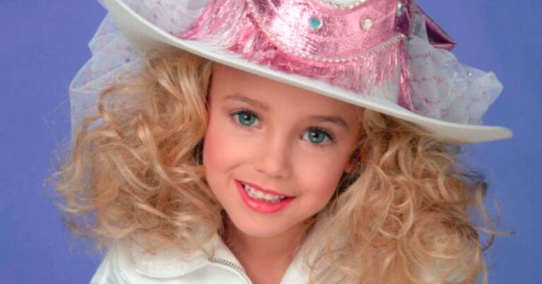 El padre de JonBenét Ramsey mantiene la esperanza de que se resolverá el asesinato de su hija ocurrido hace 28 años