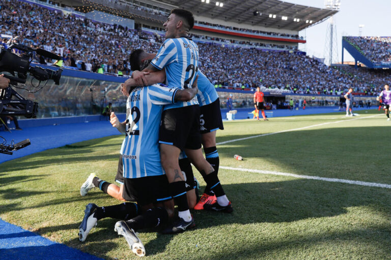 Racing es más que Cruzeiro y le gana 2-0 hoy por la final de la Copa Sudamericana: minuto a minuto