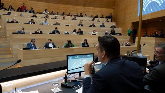 Córdoba: por la semifinal entre Boca  Vélez, los legisladores comenzaron a sesionar al mediodía el Presupuesto