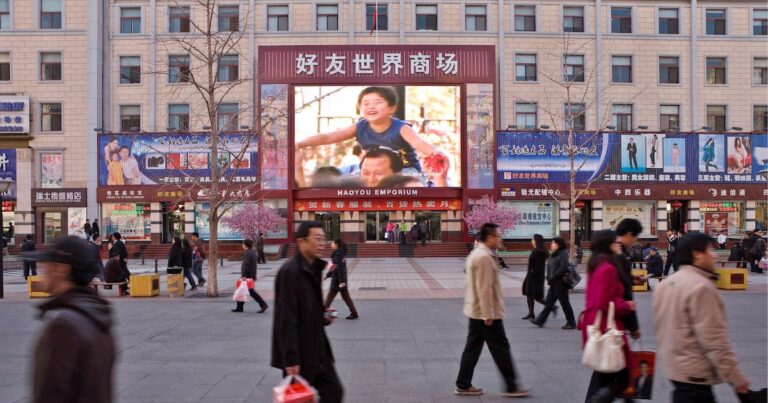 China necesitará otros 1,4 billones de dólares para espolear el consumo, según HSBC