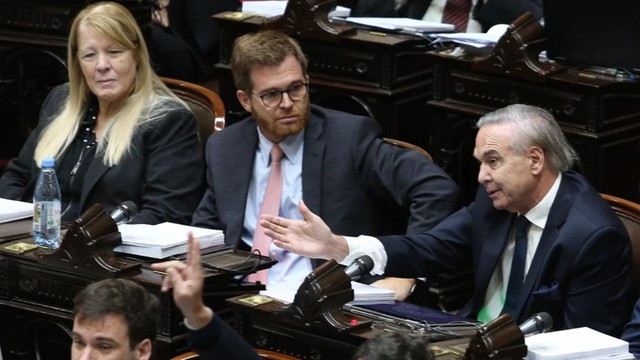 La oposición dialoguista denunció al Gobierno por el manejo de la licitación de la hidrovía