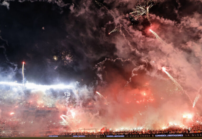 Conmebol: se conocieron las sanciones contra River y Racing