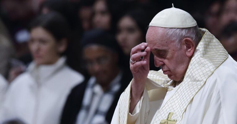 El Papa pide seguir «con fortaleza y esperanza» la reforma de los seminarios en España