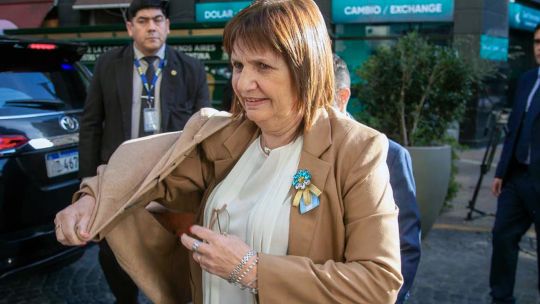 Para cumplir «la promesa» de llevar a sus nietos a Disney, Patricia Bullrich vacacionará en el exterior, como Adorni