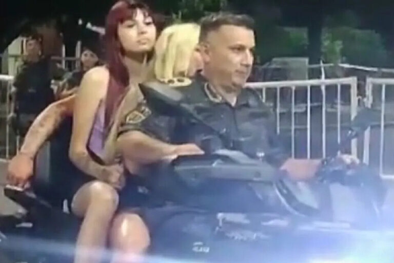 El comisario que quiso entrar sin entradas y con invitados