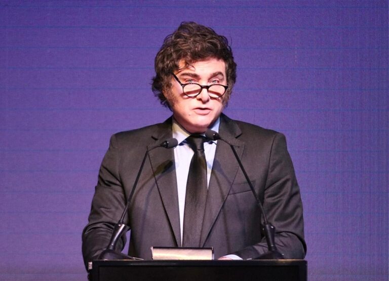 Javier Milei confirmó la fecha en la que eliminará el impuesto PAIS