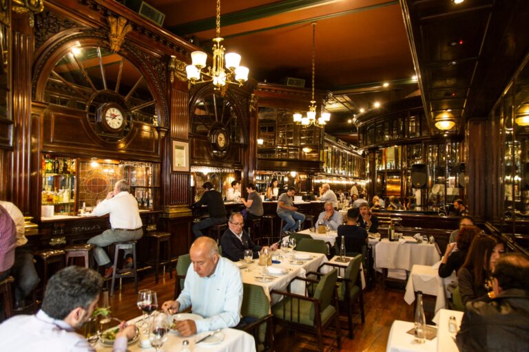 De 1908. La sastrería inglesa que se transformó en restaurante de lujo donde, aún hoy, los mozos no usan bandeja