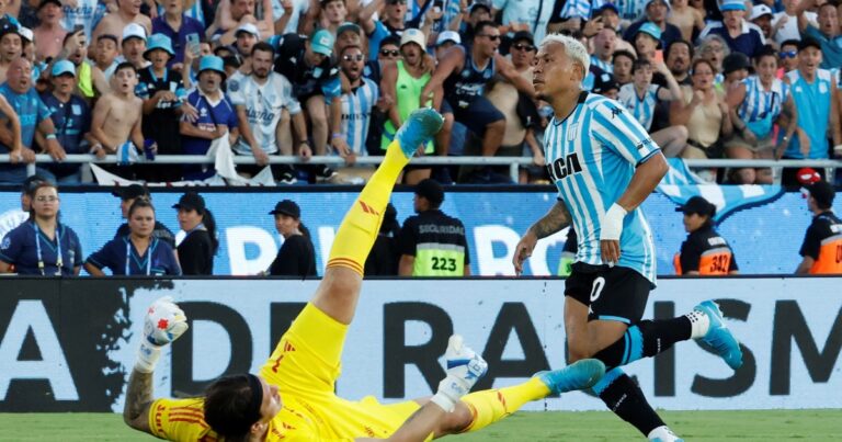 Racing inicia una semana clave por el futuro de Roger Martínez