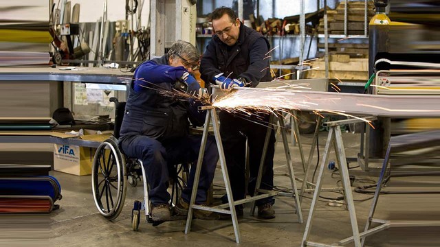 Proponen bajar impuestos a empresas que contraten personas con discapacidad