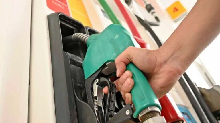 Aumenta la nafta: el Gobierno actualizó los impuestos a los combustibles