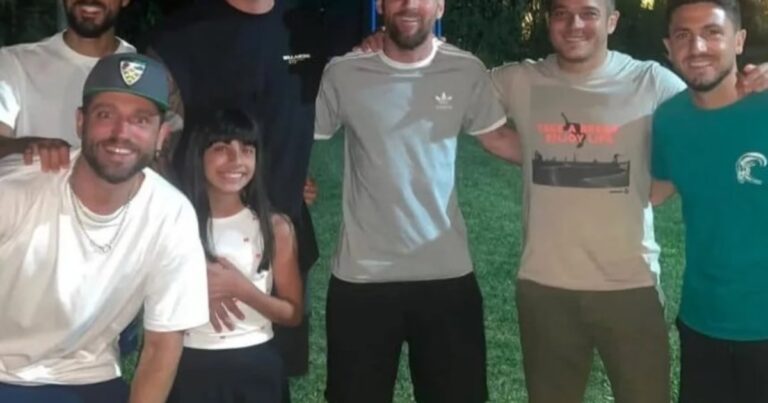 Messi se reencontró con sus compas de las infantiles de Newell’s