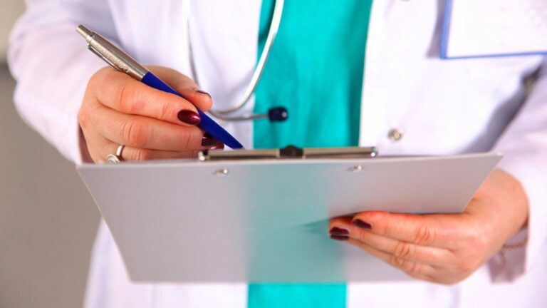 Esnecesariounsistemadesalud? Hospitales públicos, obras sociales y prepagas bajo la lupa