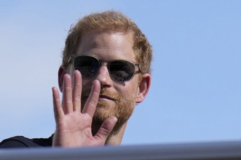 El príncipe Harry da un giro inesperado con un acuerdo de última hora con el diario The Sun