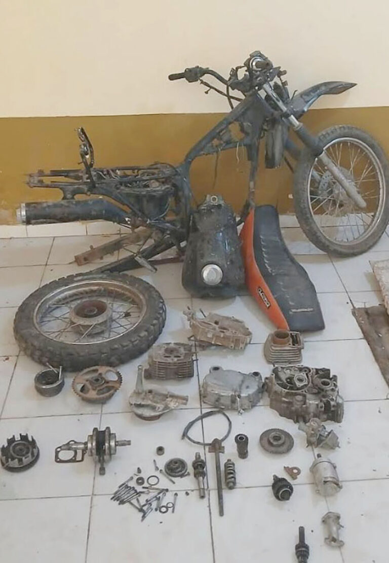 Secuestraron motocicleta y motopartes
