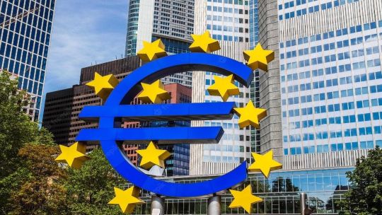 Banqueros centrales europeos piden simplificar normas bancarias