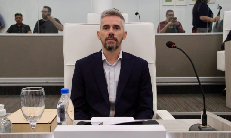 Evans presentó un proyecto para actualizar normas burocráticas en el Concejo Deliberante
