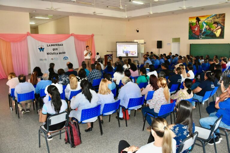 Padres de Micaela García brindaron taller de género en Pirané