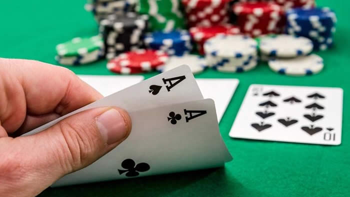 De qué se tratan los torneos de póker online?