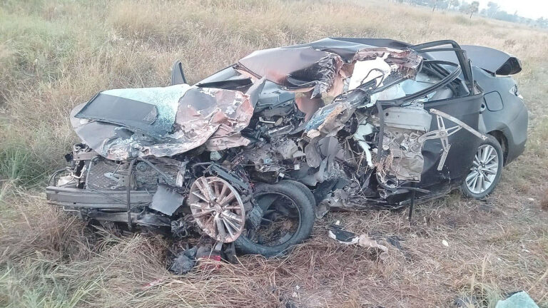 Trágico: una colisión entre dos autos terminó con cinco muertos