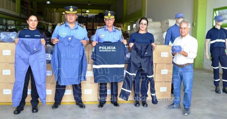 Fontex realizó la primera entrega de uniformes del año a la Policía de Formosa