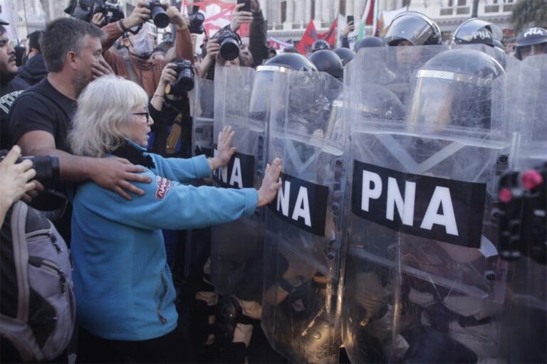 Mientras Nación reprime a los jubilados, en Formosa se los contiene