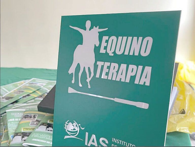 Las Lomitas: El IAS brindó una charla informativa sobre el Programa de Equinoterapia