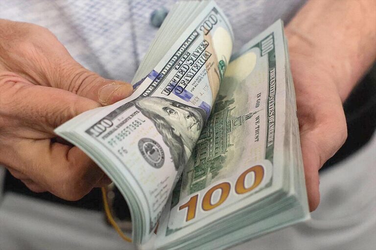 Bajó el dólar futuro, pero el mercado sigue viendo al tipo de cambio por encima de $1.400