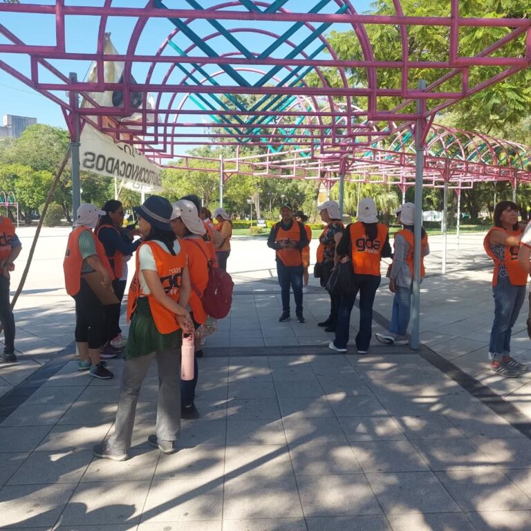 Autoconvocados marcharon hacia Casa de Gobierno en reclamo de mejores condiciones laborales